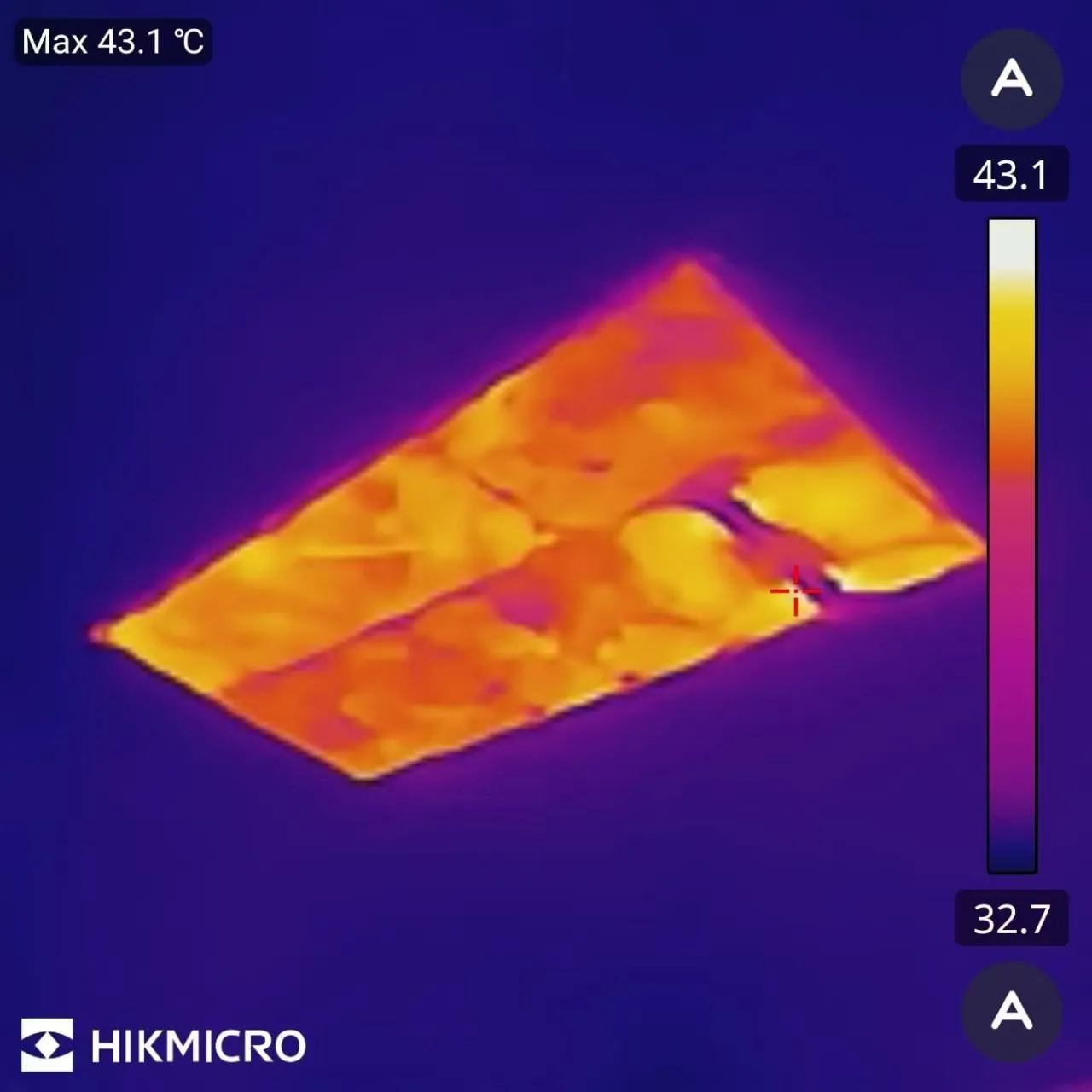 Thermal camera image of a heated ceiling showing an even surface temperature